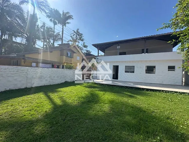 Sobrado com 250m² 5 quartos e 3 banheiros, à venda, no bairro Massaguaçu em Caraguatatuba