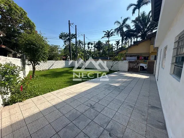 Sobrado com 250m² 5 quartos e 3 banheiros, à venda, no bairro Massaguaçu em Caraguatatuba