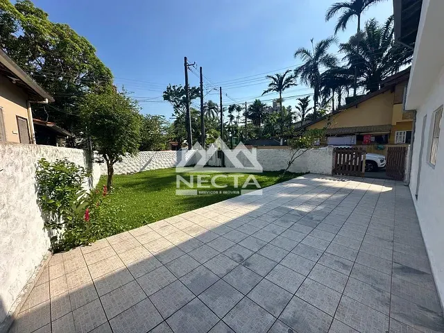 Sobrado com 250m² 5 quartos e 3 banheiros, à venda, no bairro Massaguaçu em Caraguatatuba
