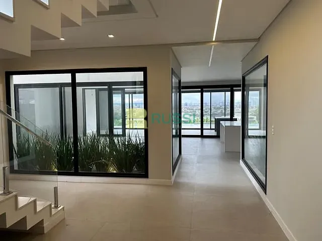 Sobrado com 720m² 4 quartos e 6 banheiros, à venda, no bairro Urbanova em São José dos Campos