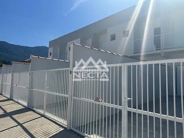 Sobrado com 112m² 2 quartos e 2 banheiros, à venda, no bairro Portal da Fazendinha em Caraguatatuba