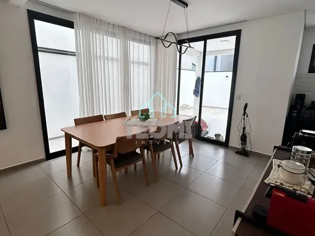 Sobrado 3 quartos e 2 banheiros, à venda, no bairro Morada dos Nobres em Taubaté