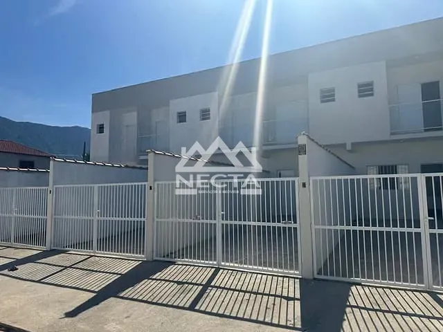 Sobrado com 112m² 2 quartos e 2 banheiros, à venda, no bairro Portal da Fazendinha em Caraguatatuba