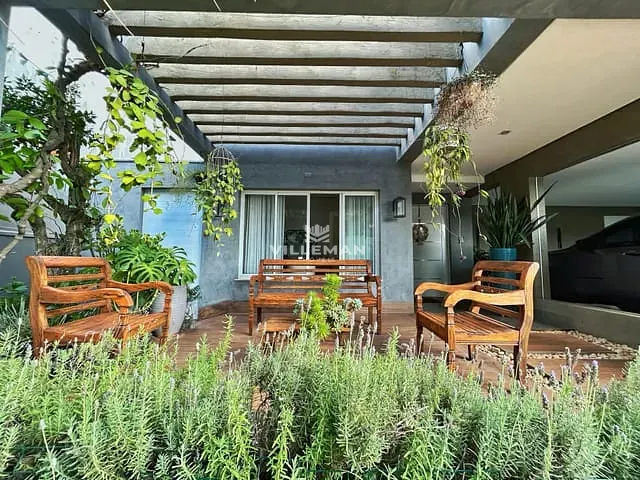 Sobrado com 455m² 4 quartos e 4 banheiros, à venda, no bairro Vila Nova Júnior em Maringá