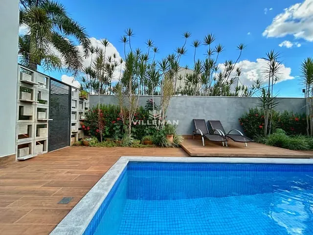 Sobrado com 455m² 4 quartos e 4 banheiros, à venda, no bairro Vila Nova Júnior em Maringá