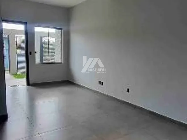 Sobrado 2 quartos e 2 banheiros, à venda, no bairro Ronda em Ponta Grossa