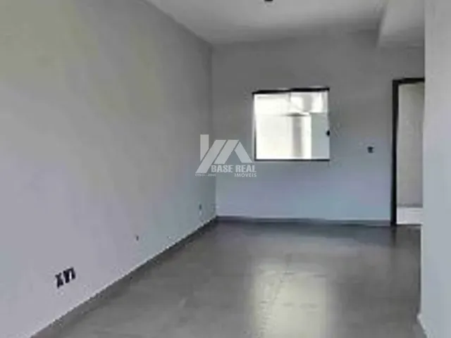 Sobrado 2 quartos e 2 banheiros, à venda, no bairro Ronda em Ponta Grossa