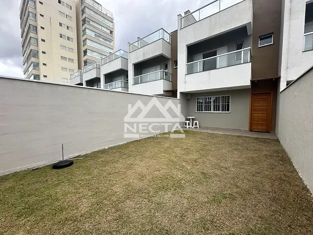Sobrado com 110m² 3 quartos e 3 banheiros, à venda, no bairro Indaiá em Caraguatatuba