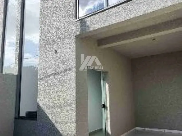 Sobrado 2 quartos e 2 banheiros, à venda, no bairro Ronda em Ponta Grossa
