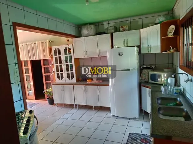 Sobrado com 300m² 4 quartos e 3 banheiros, à venda, no bairro Parque Espírito Santo em Cachoeirinha