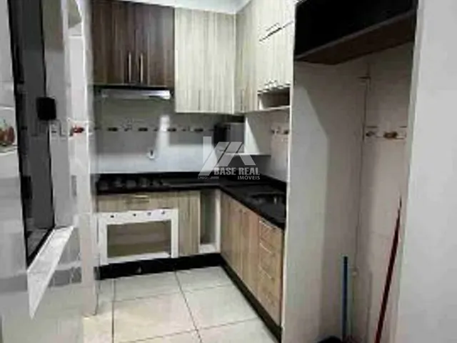 Sobrado 2 quartos e 2 banheiros, à venda, no bairro Oficinas em Ponta Grossa