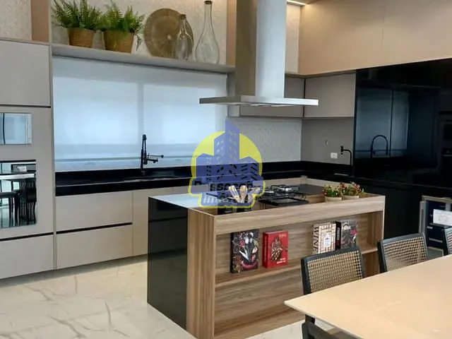 Sobrado com 558m², à venda, no bairro Granja Viana em Carapicuíba