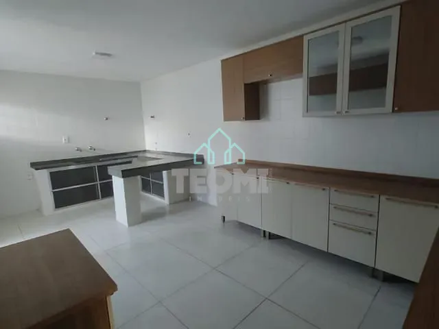Sobrado 3 quartos e 3 banheiros, à venda, no bairro Centro em Taubaté