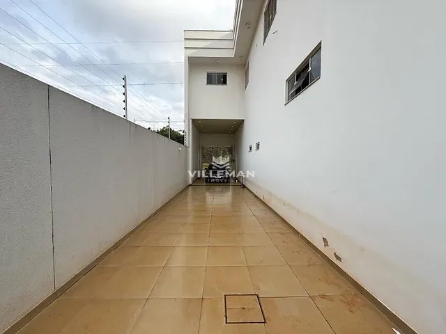 Sobrado 3 quartos e 3 banheiros, à venda, no bairro Jardim Santa Helena em Maringá