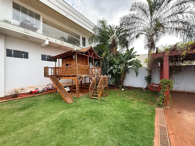 Sobrado 3 quartos e 3 banheiros, à venda, no bairro Jardim Santa Helena em Maringá