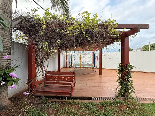 Sobrado 3 quartos e 3 banheiros, à venda, no bairro Jardim Santa Helena em Maringá