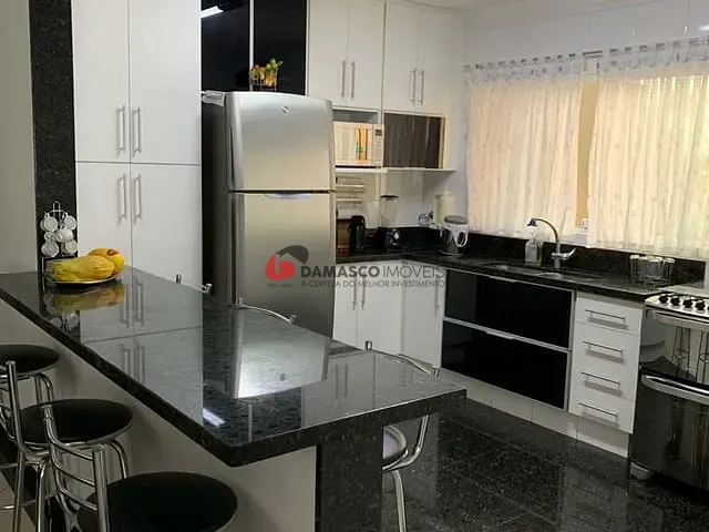 Sobrado com 383m² 3 quartos e 1 banheiro, à venda, no bairro Cerâmica em São Caetano do Sul