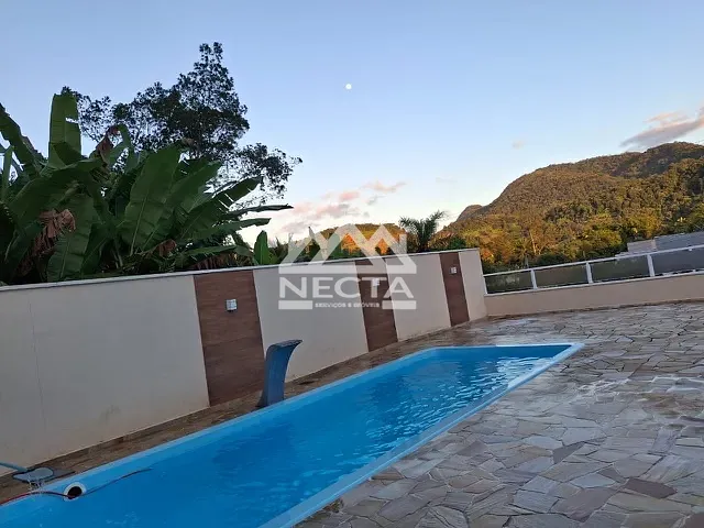 Sobrado com 72m² 2 quartos e 2 banheiros, à venda, no bairro Capricórnio II em Caraguatatuba