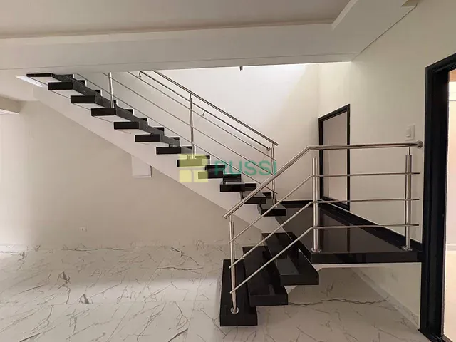 Sobrado com 125m² 3 quartos e 4 banheiros, à venda, no bairro Jardim das Indústrias em São José dos Campos