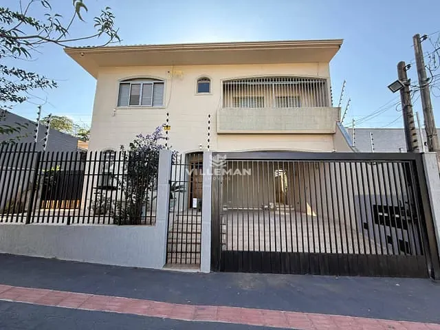 Sobrado com 450m², para alugar, no bairro Zona 05 em Maringá