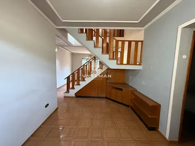 Sobrado com 450m², para alugar, no bairro Zona 05 em Maringá