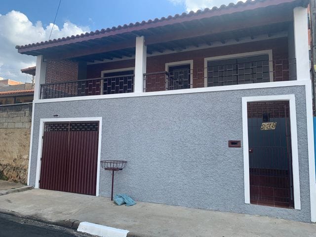 Sobrado com 150m² 2 quartos e 2 banheiros, à venda, no bairro Vila Santa Libânia em Bragança Paulista