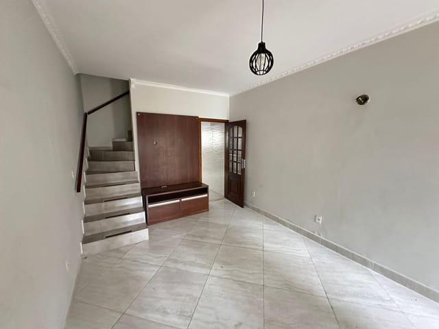 Foto do Sobrado - Sobrado de 100m² no Tatuapé 🏠 A 600m do Metrô Carrão, 2 Dormitórios e 1 Vaga de Garagem! 🔑 | Organização Imobiliária Açores