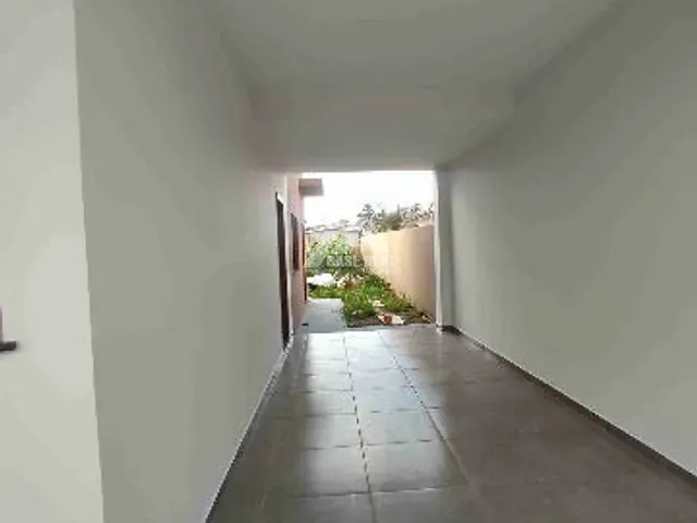 Sobrado 3 quartos e 2 banheiros, à venda, no bairro Uvaranas em Ponta Grossa