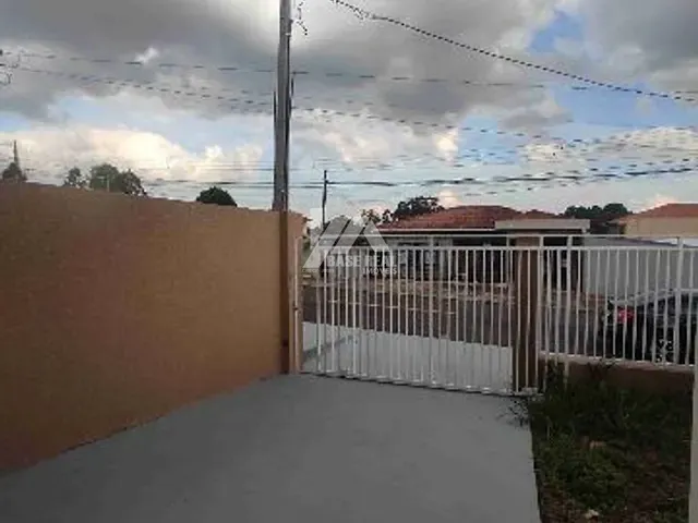Sobrado 3 quartos e 2 banheiros, à venda, no bairro Uvaranas em Ponta Grossa