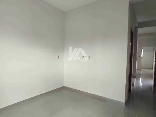 Sobrado 3 quartos e 2 banheiros, à venda, no bairro Uvaranas em Ponta Grossa