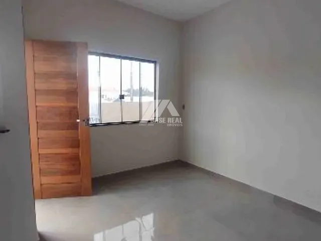 Sobrado 3 quartos e 2 banheiros, à venda, no bairro Uvaranas em Ponta Grossa