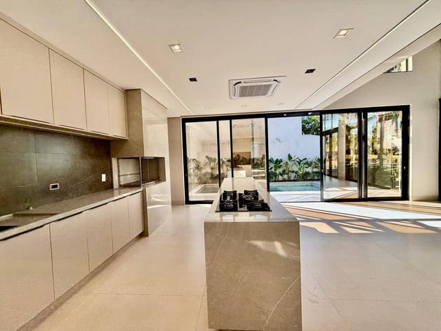 Foto do Sobrado - Sobrado à venda, Alphaville 2 - 4 Suítes - Lavabo - Churrasqueira - Piscina - 4 Garagens - Pé direito Alto - Sala 2 ambientes | Guepardo Imob