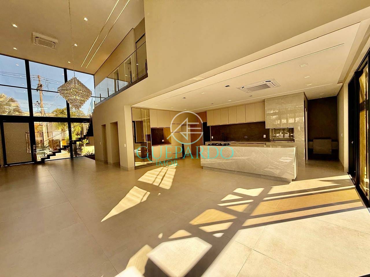 Sobrado à venda com 4 quartos, 280m² - Foto 1
