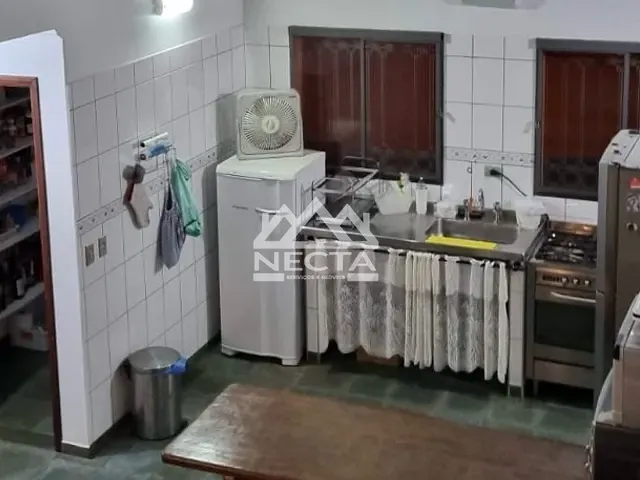Sobrado com 415m² 4 quartos e 8 banheiros, à venda, no bairro Massaguaçu em Caraguatatuba
