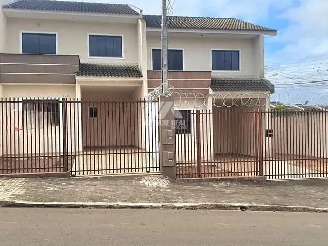 Sobrado 3 quartos e 2 banheiros, à venda, no bairro Oficinas em Ponta Grossa