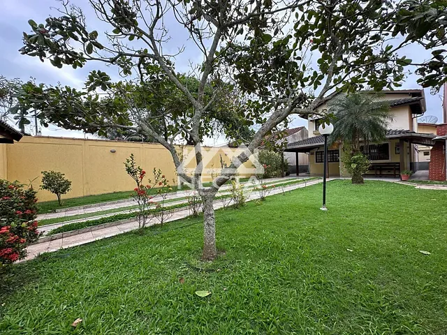 Sobrado com 300m² 3 quartos e 3 banheiros, à venda, no bairro Martim de Sá em Caraguatatuba