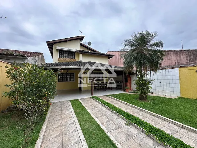Sobrado com 300m² 3 quartos e 3 banheiros, à venda, no bairro Martim de Sá em Caraguatatuba