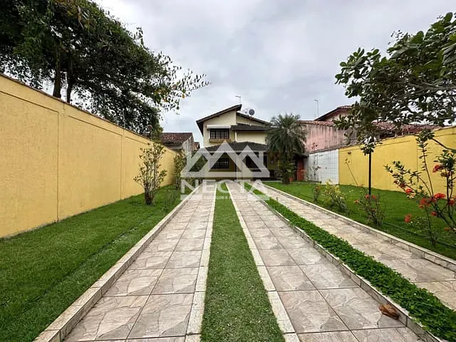 Sobrado com 300m² 3 quartos e 3 banheiros, à venda, no bairro Martim de Sá em Caraguatatuba