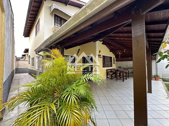 Sobrado com 300m² 3 quartos e 3 banheiros, à venda, no bairro Martim de Sá em Caraguatatuba