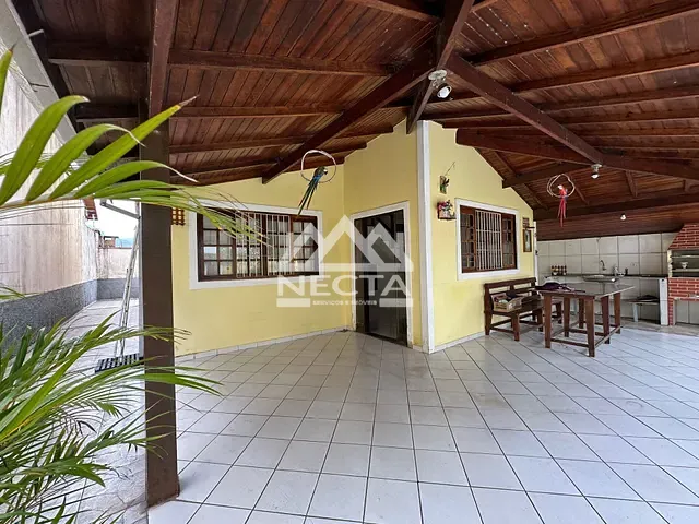 Sobrado com 300m² 3 quartos e 3 banheiros, à venda, no bairro Martim de Sá em Caraguatatuba