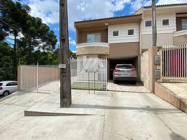 Sobrado 3 quartos e 2 banheiros, à venda, no bairro Colônia Dona Luíza em Ponta Grossa