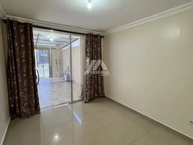Sobrado 3 quartos e 2 banheiros, para alugar, no bairro Alto da XV em Guarapuava