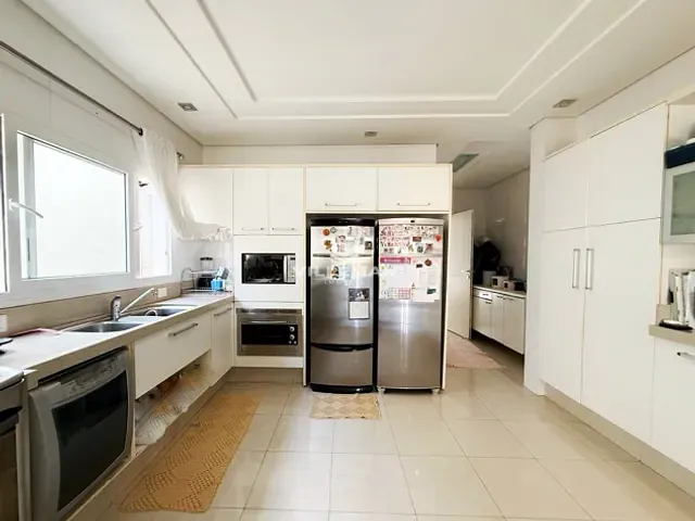 Sobrado com 676m² 4 quartos e 4 banheiros, à venda, no bairro Zona 02 em Maringá