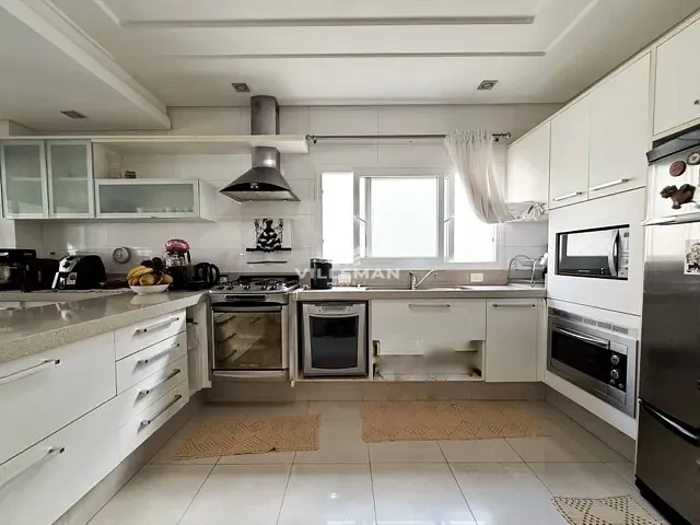 Sobrado com 676m² 4 quartos e 4 banheiros, à venda, no bairro Zona 02 em Maringá