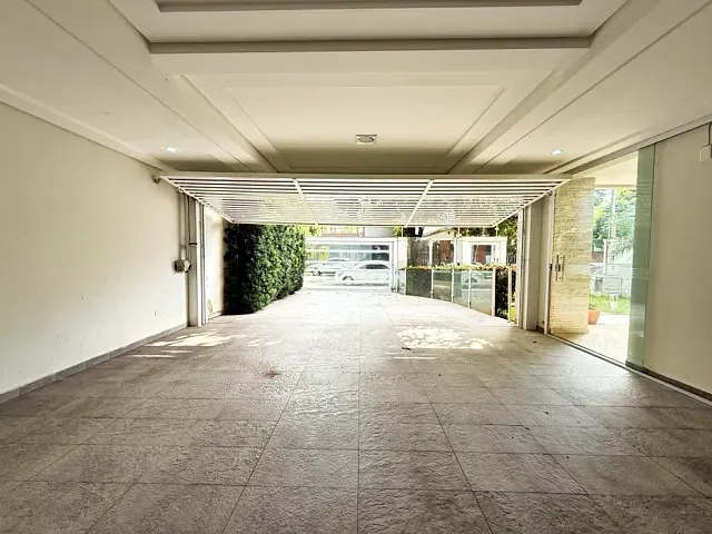 Sobrado com 676m² 4 quartos e 4 banheiros, à venda, no bairro Zona 02 em Maringá