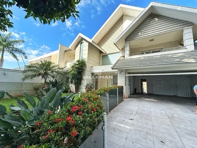 Sobrado com 676m² 4 quartos e 4 banheiros, à venda, no bairro Zona 02 em Maringá
