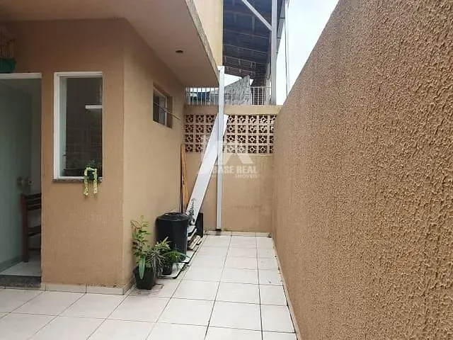 Sobrado com 200m² 3 quartos e 2 banheiros, à venda, no bairro Neves em Ponta Grossa
