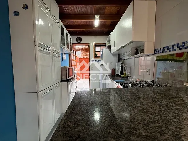 Flat com 72m² 2 quartos e 1 banheiro, à venda, no bairro Martim de Sá em Caraguatatuba