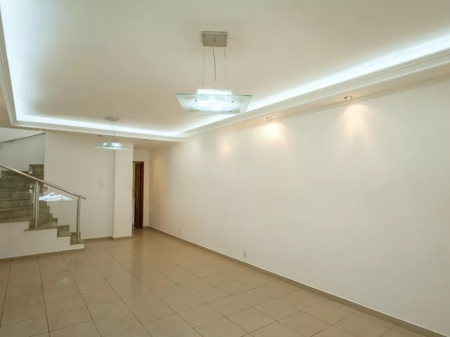 Foto do Sobrado - 🌟 Sobrado dos Sonhos no Tatuapé! 250m² com 4 Dormitórios, 1 Suíte e 2 Vagas de Garagem! | Organização Imobiliária Açores