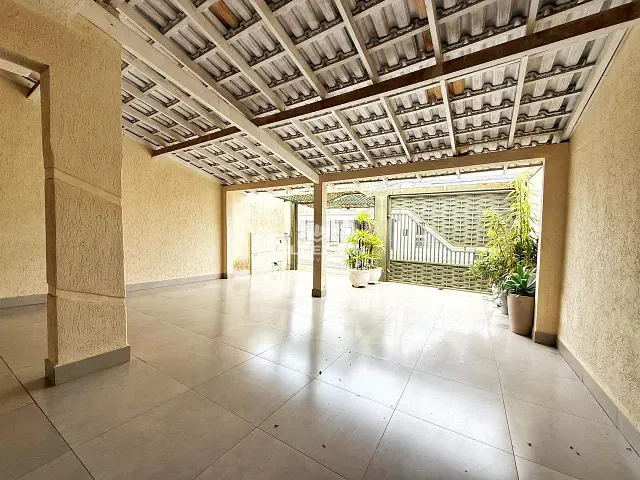 Sobrado com 212m² 3 quartos e 3 banheiros, à venda, no bairro Jardim América em Maringá